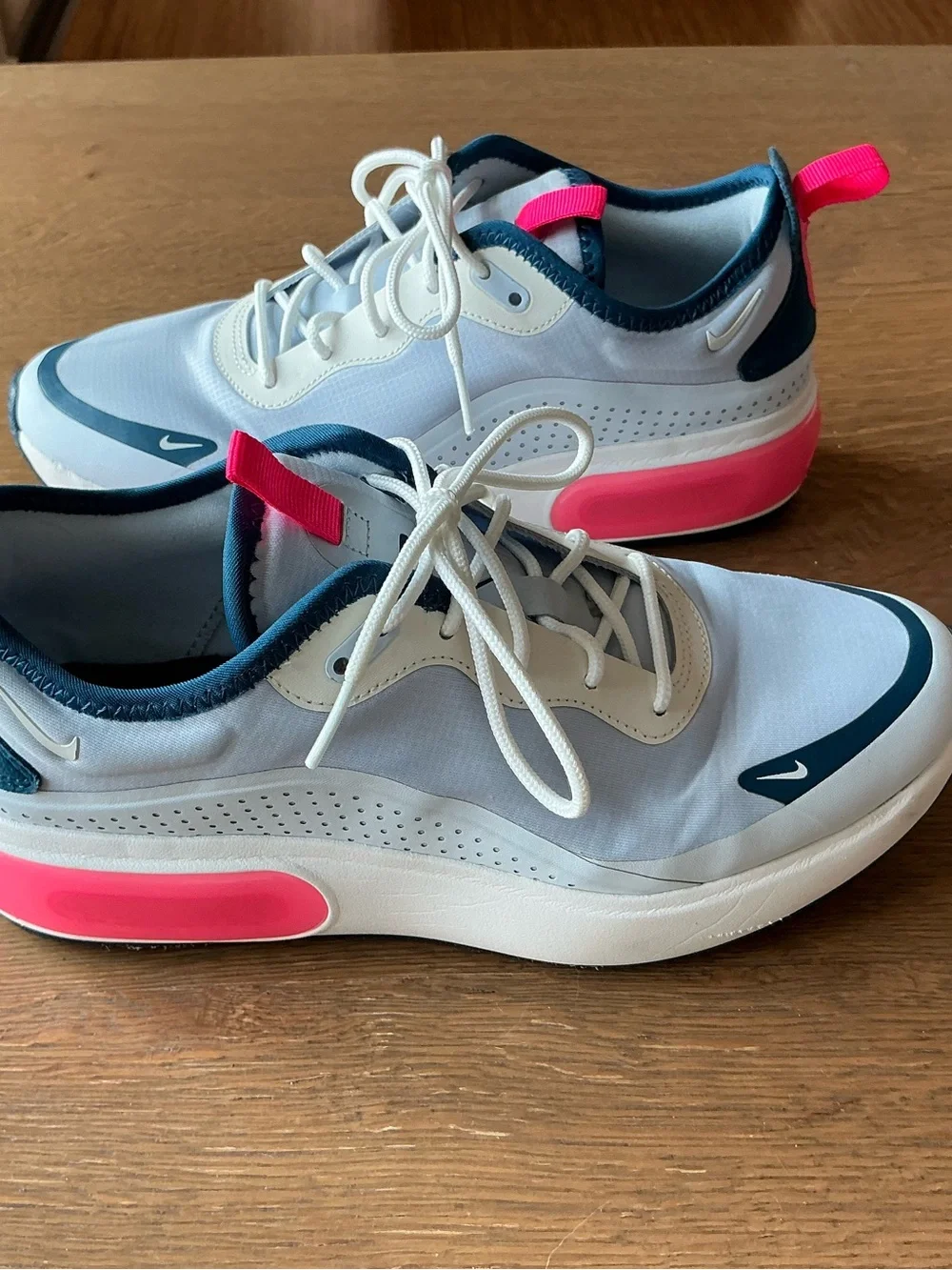 Nike super clean
